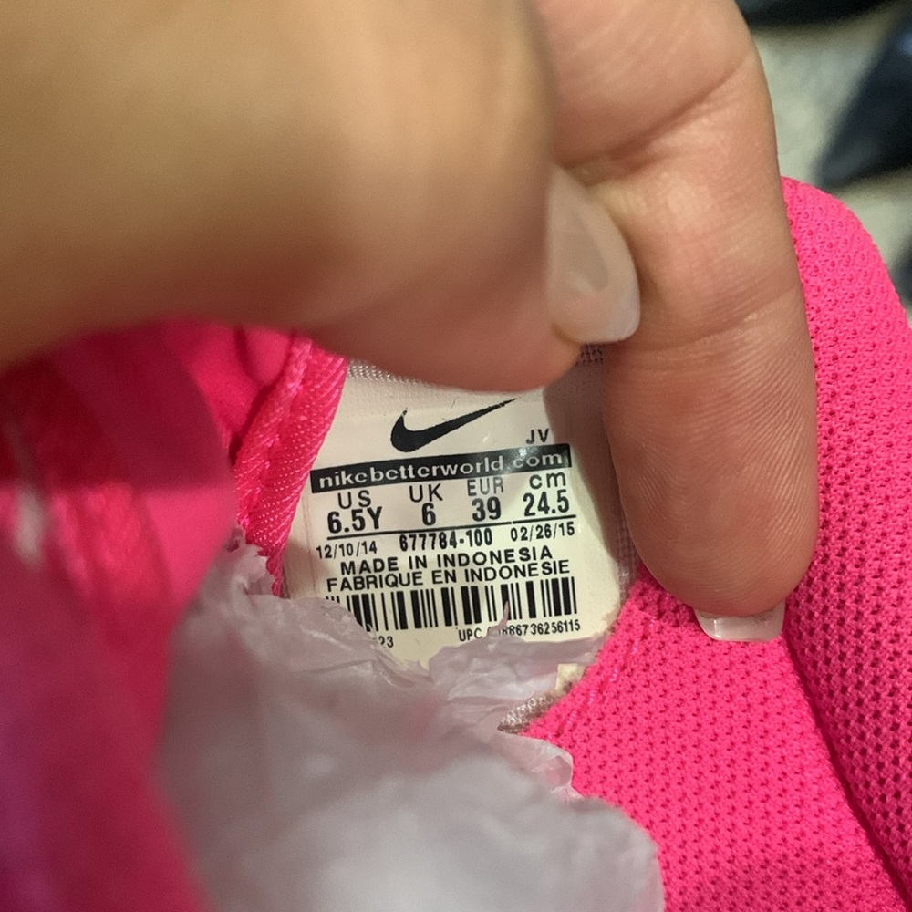 Pink Nike shoes - Picture 4 of 4